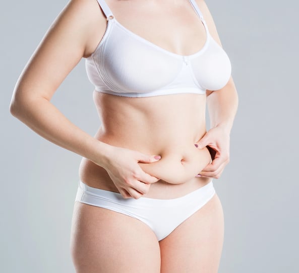 What qualifications are recommended to perform liposuction surgery?